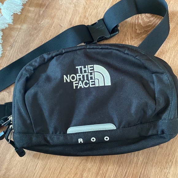 SOLD *** Vintage Fanny Pack - Picture 2 of 9